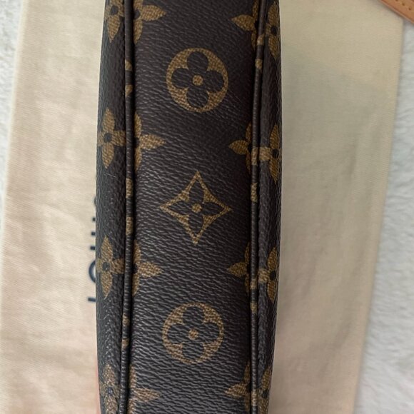 Louis Vuitton Pochette Accessoires w/ Tags PERFECT CONDITION - Picture 5 of 16